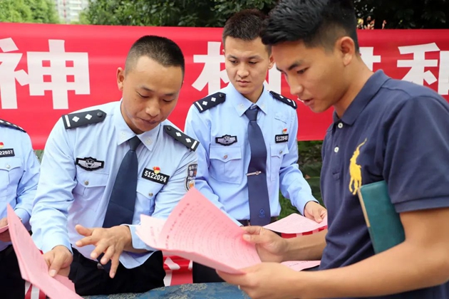 四川省蕎窩監(jiān)獄警官進(jìn)校開展法治宣傳警示教育活動4.jpg